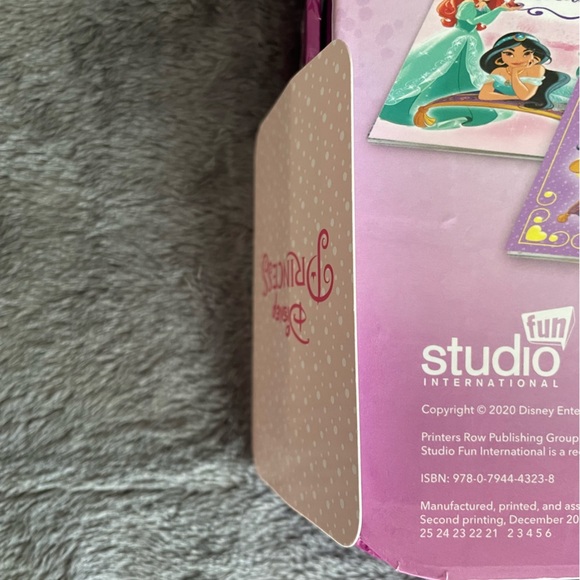 Disney princess adventure box, doesn’t include stickers or the paper tiara - Picture 2 of 4